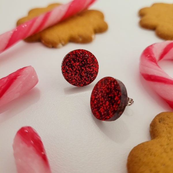 Punainen glitternappikorvakoru